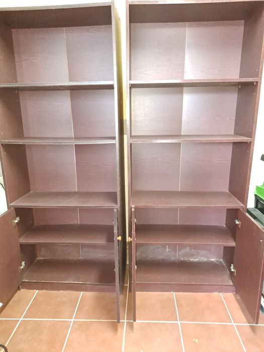 Duas estantes castanhas Oportunidade!