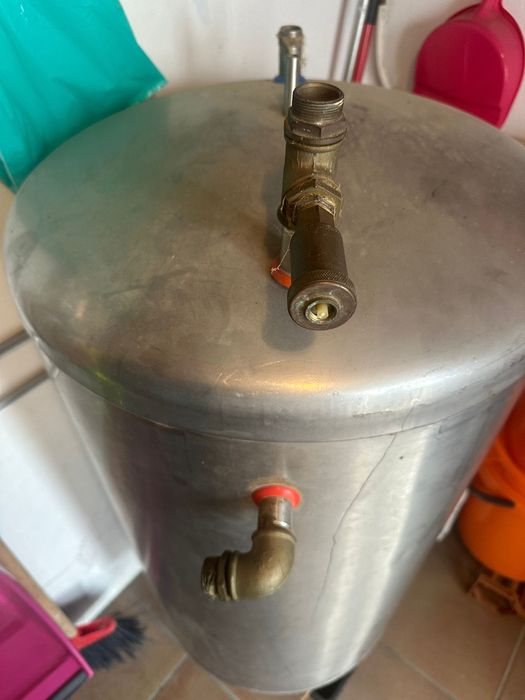 Depósito de água em inox + bomba circuladora