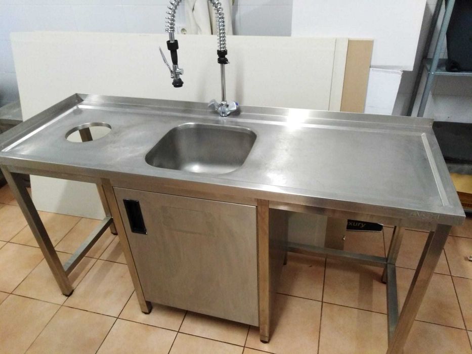 lote com bancadas prateleiras cozin. maq. loiça - restaur. e hotelaria