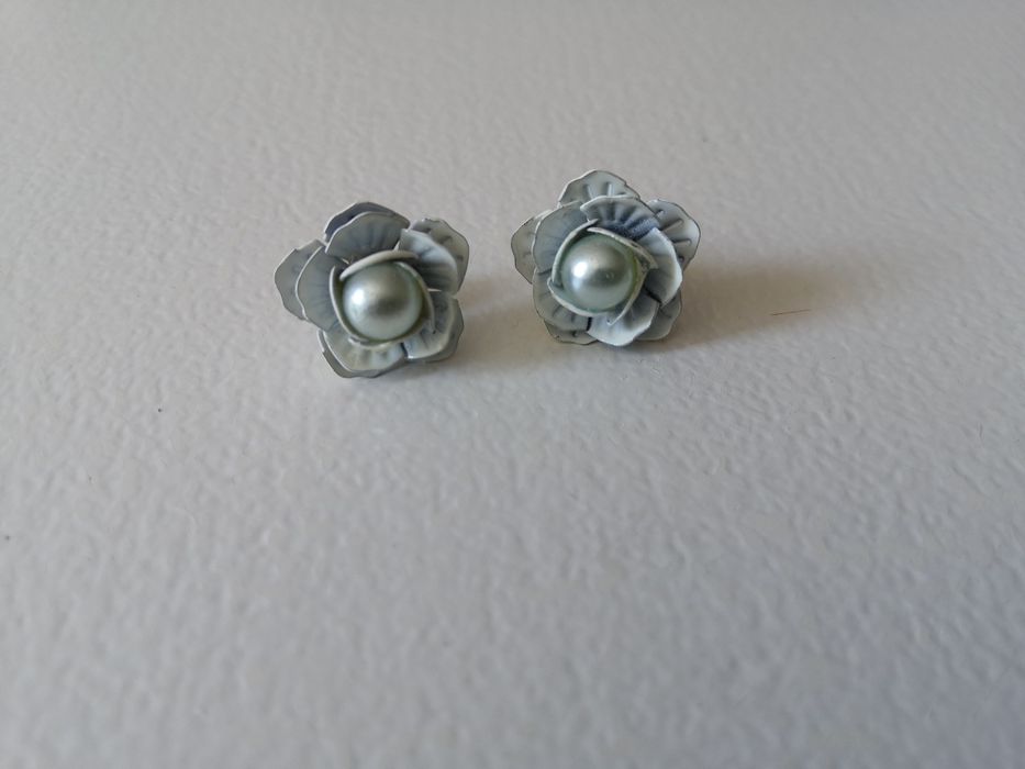 Zestaw kolczyków - różyczki - perełki - pastelowe.