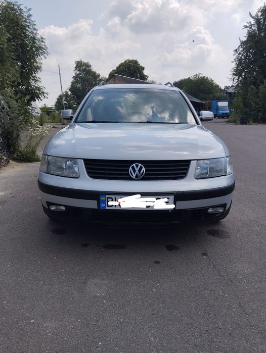 Продам авто пасат б5. Машина в доброму стані не гнила, все замінено. Мотор масла не бере. Розхід 10л.газу.Мотор 1.8. їде як на бензині так і на газу. Тоновані вікна.Замінив ГРМ. Більш детальніше про авто звоніть, пишіть розповім.Комплект зимової резини в придачу з дисками.