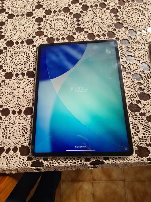Vendo IPad nunca usado , tem uma pequena estaladela no vidro que não impede nada na sua funcionalidsde