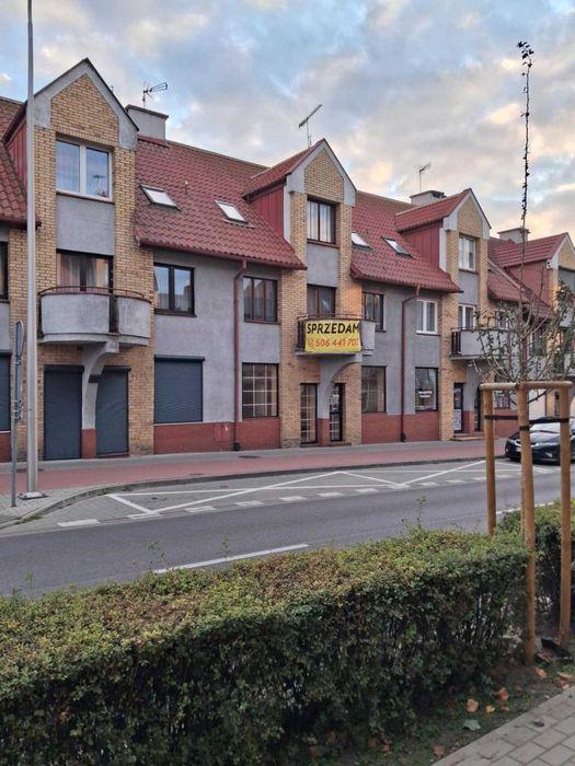 Sprzedam dom w zabudowie szeregowej z lokalem użytkowym. Czarnków