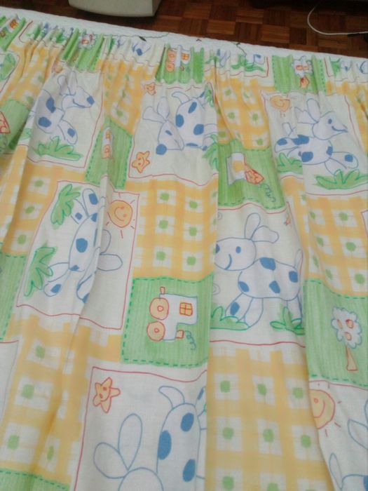 Dois cortinados em muito bom estado