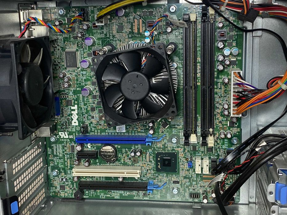 Комп'ютер Dell OptiPlex Tower 7010 i3-3200 ddr3 4 Gb HD 2000 .DE