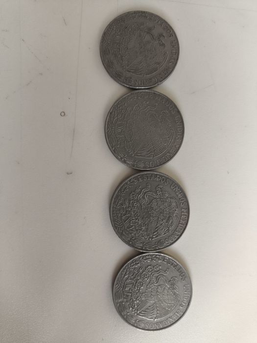 4 moedas- 5 pesos argentinos