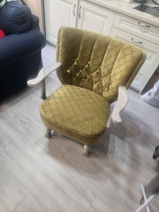 Żółty fotel na sprzedaż