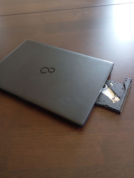 Portatil Fujitsu A3511 - SSD 256GB, RAM 16GB, 11th Gen