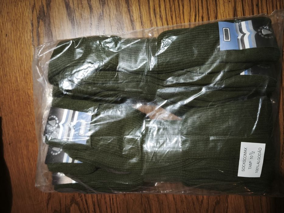 Calções de treino físico e outros artigos militares