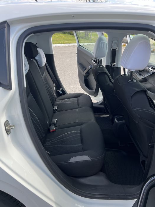 Peugeot 208 2013