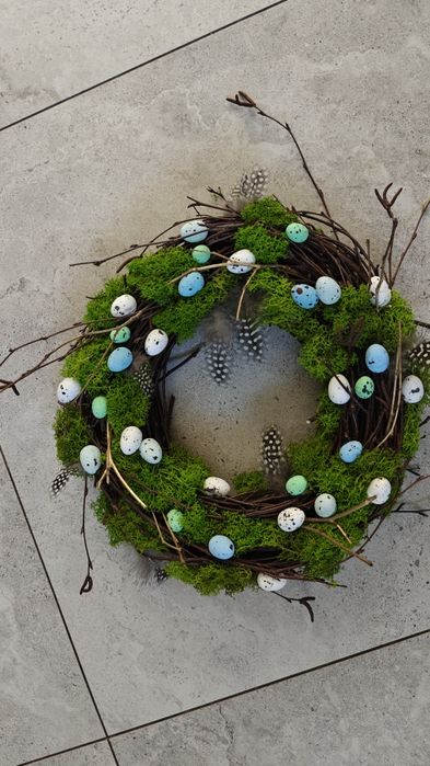 Wianek wielkanocny na drzwi stół dekoracja