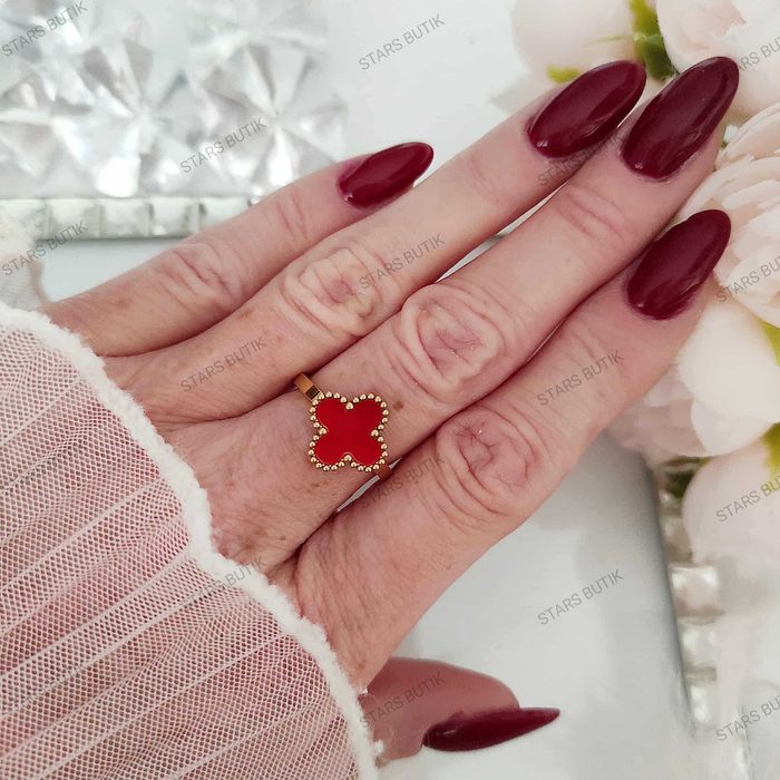 Regulowany pierścionek czerwona koniczynka stal chirurgiczna 316L cudo