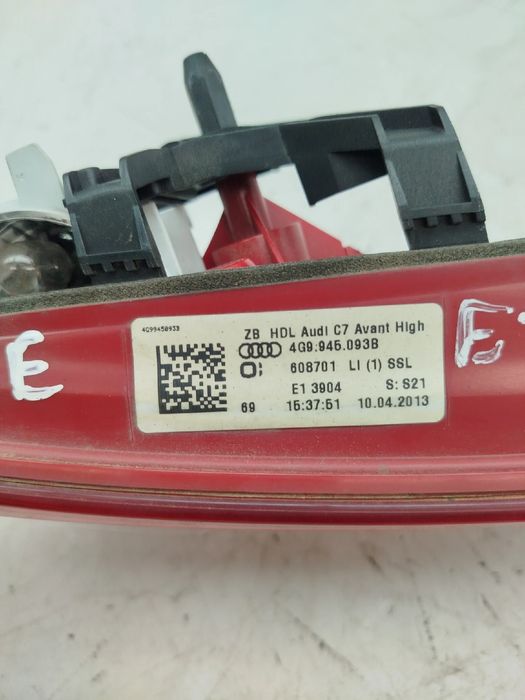Farolim da mala esquerdo AUDI A6 Avant (4G5, 4GD, C7)