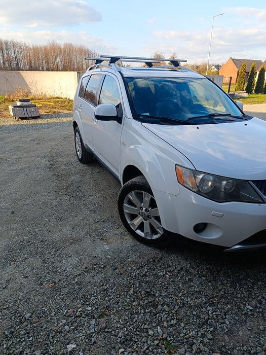 Mitsubishi Outlander Biała Perła