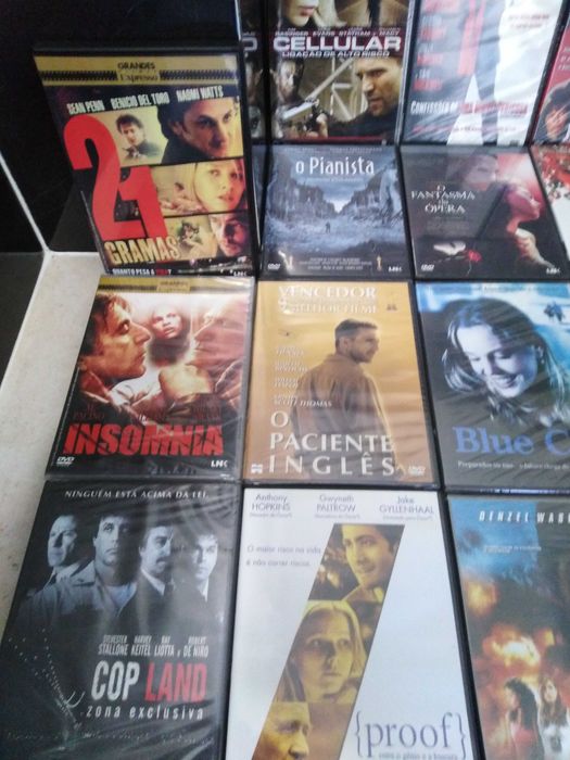 Conjunto de Leitor de DVD Mitsai c/ Comando + 27 Dvds (Alguns selados)