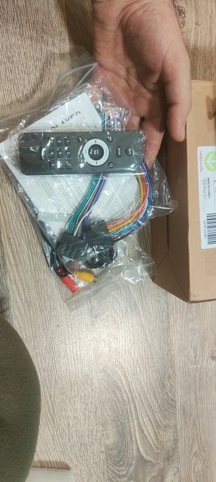 Автомагнітола 1 DIN з висувним 7" екраном + камера заднього виду