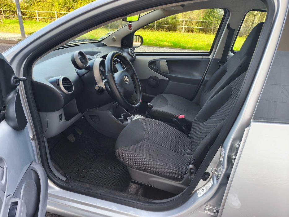 Toyota Aygo 1.0i Automático 2010