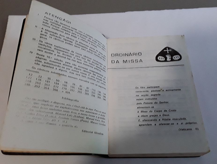 Livro religioso: Cantemos Todos, de Padre António Soares, 1974