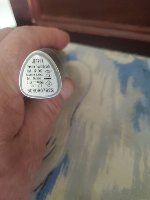 Продам зубну електрощітку JP300