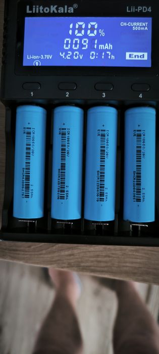 Pilhas  ICR 18650/26V litio 2550mA 7.6A     ( nota: É uma pilha pesada, não é uma pilha leve comprada em  sites chineses)