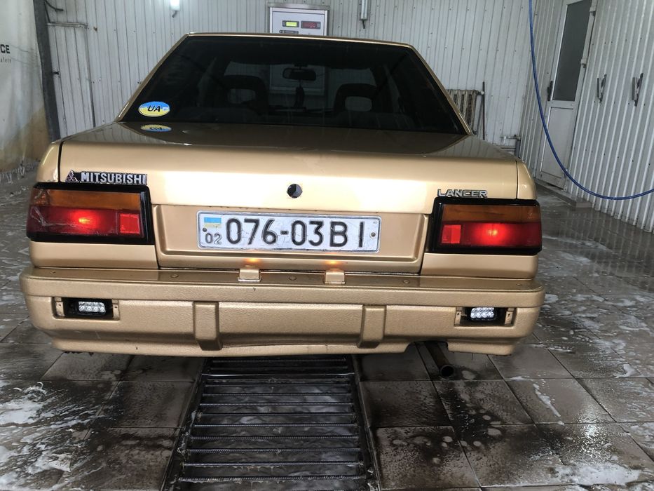 Міцубіші лансер.