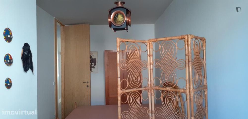 Quarto - localizado em Mafamude Porto