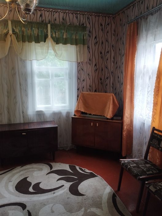 Продам пів будинку 450 м до центрального ринку