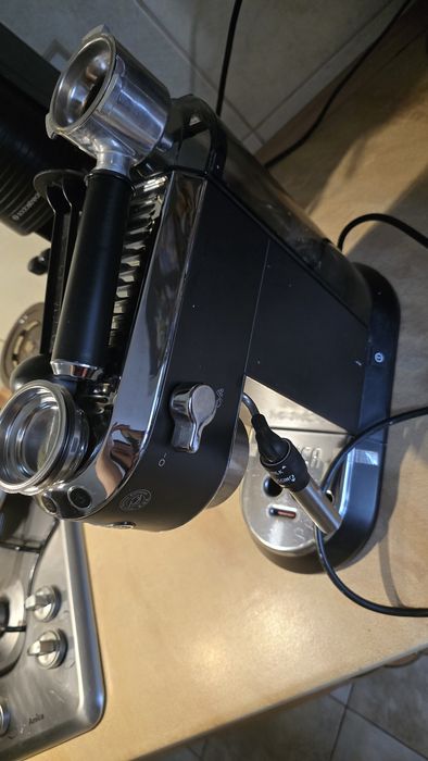 EKSPRES DeLonghi kolbowy