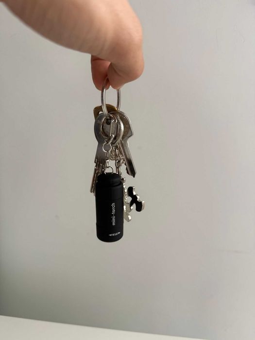 Mini lanterna USB porta‑chaves – Recarregável e resistente à água