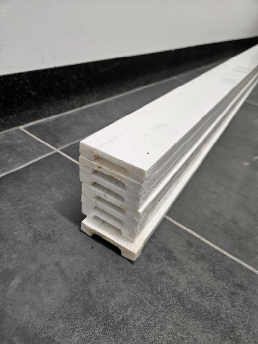 Listwy przypodłogowe 17 mb + klej i szpachla