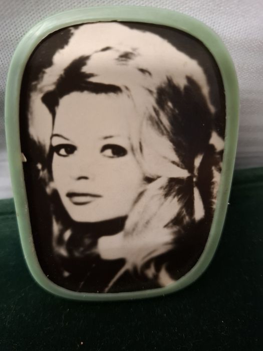 Lusterko z Brigitte Bardot prl