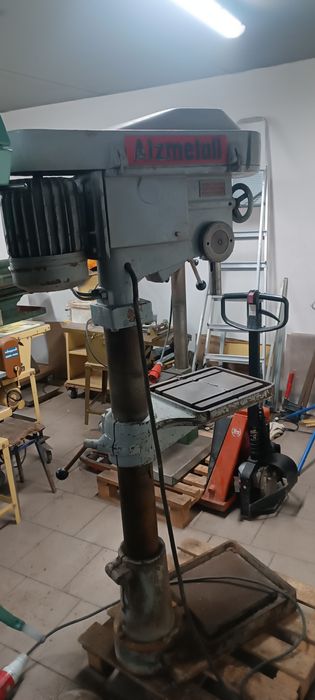 Wiertarka słupowa siłowa