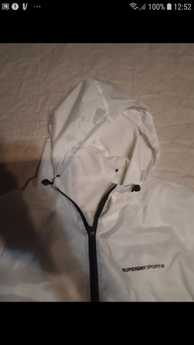 Cienka kurteczka sportowa superdry M