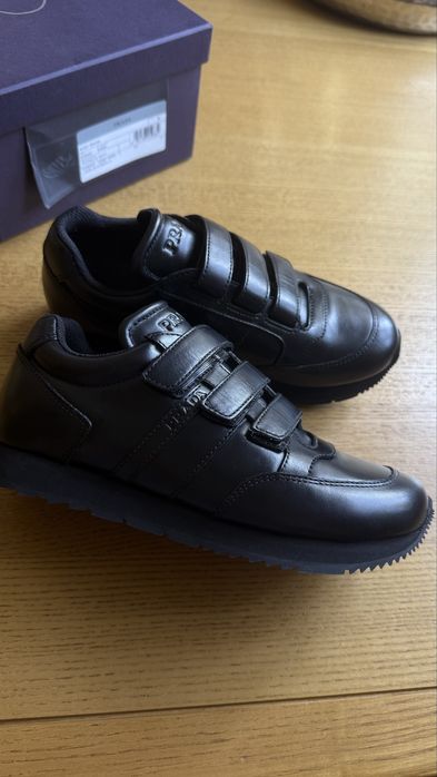 Prada дитячі шкіряні кросівки розмір 33