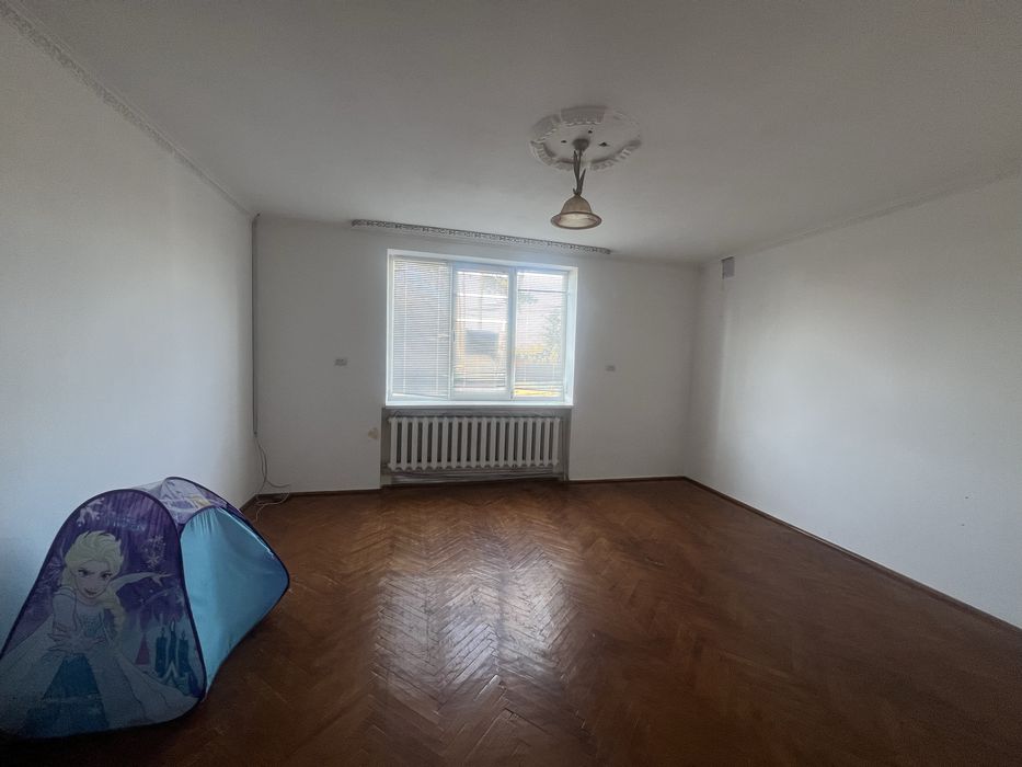 Продаж будинку з магазином у ценрі с. Фанчіково