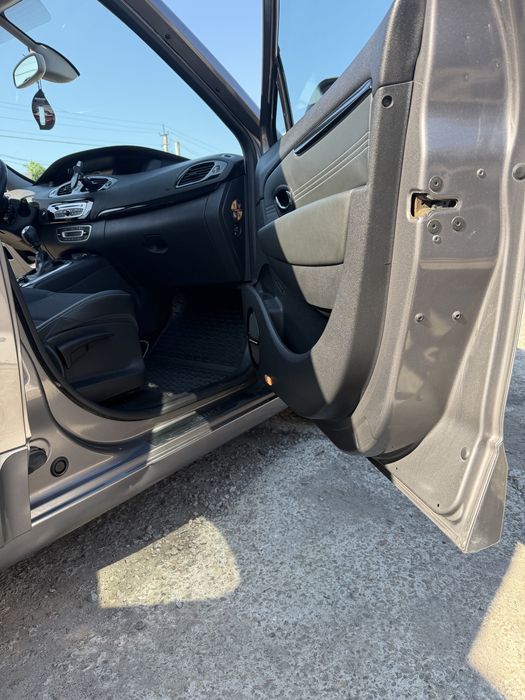RENAULT  scenic  BASSE.