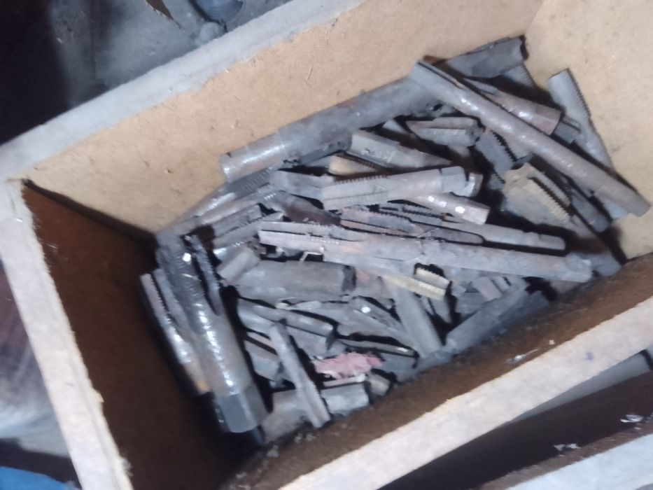 Великий лот інструменту СРСР (380+ од.): Мітчики, плашки, фрези, розго