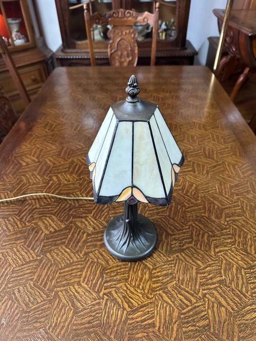 Лампа настільна в стилі Тіффані вітраж 7562
