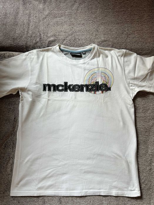Biała koszulka z napisem McKenzie. M