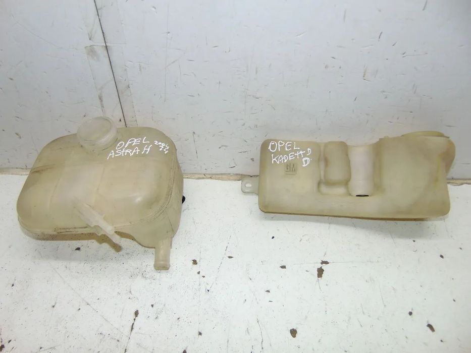 Opel Kadett D/Opel Astra H depósito limpa vidros usado em bom estado