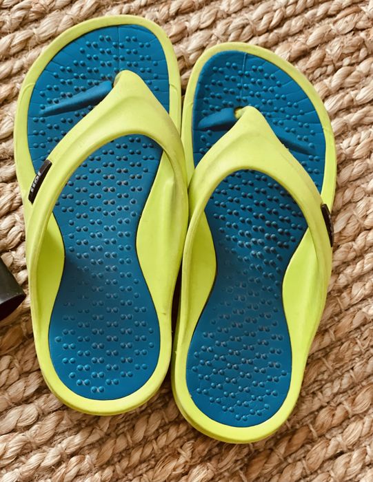 Для плавания шапочка speedo и шлепки