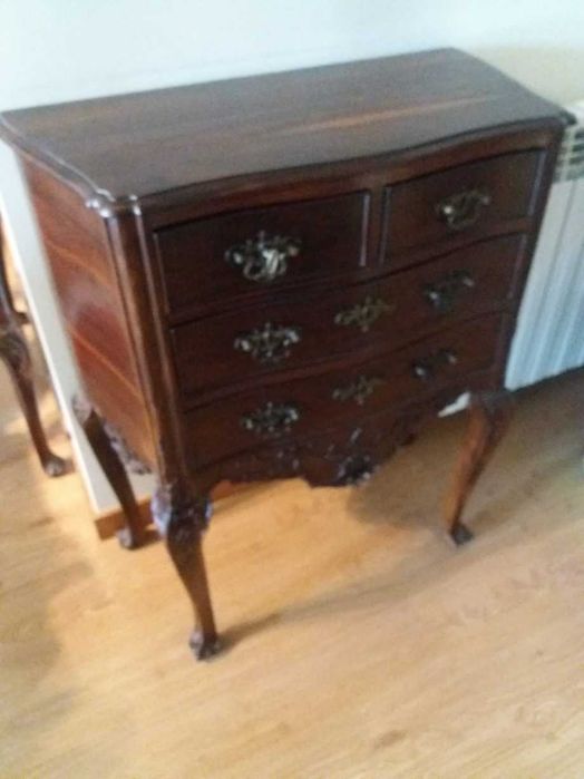 Cómoda em Pau Santo estilo Dom José