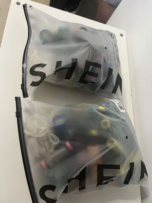 Vendo sacos com variedade de rolos para cabelo