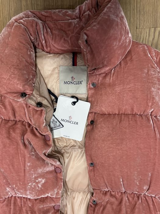 Куртка ,пуховик Moncler