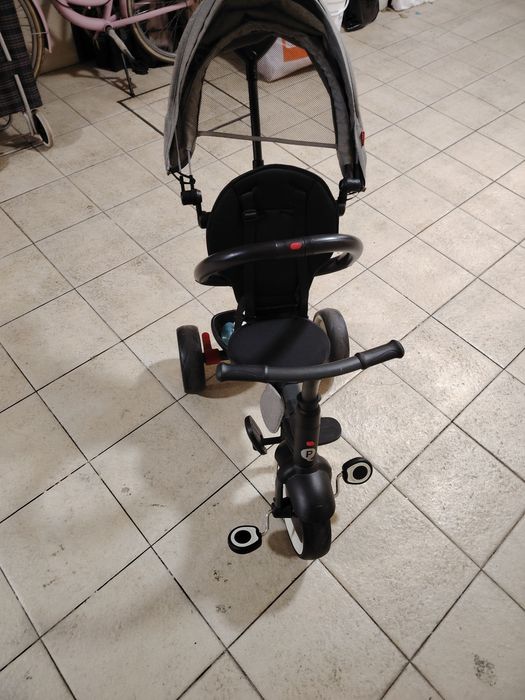 Triciclo de criança usado mas como novo