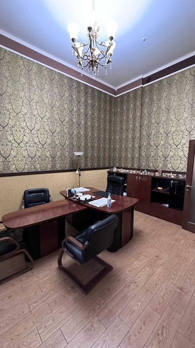 Продаж фасадного приміщення вільного призначення Зарічанська