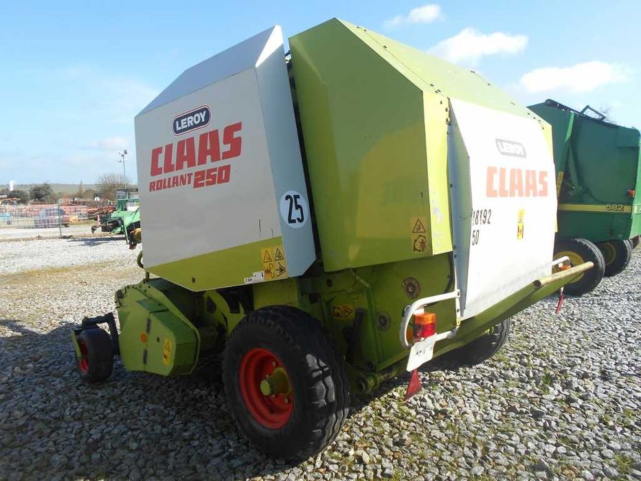 Enfardadeira rolos Claas Rollant 250