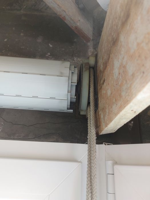 Roller blinds with cord-operated system64297812105730121