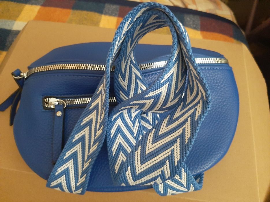 Mala/Pochete NOVA, de ombro, em Azul Real
