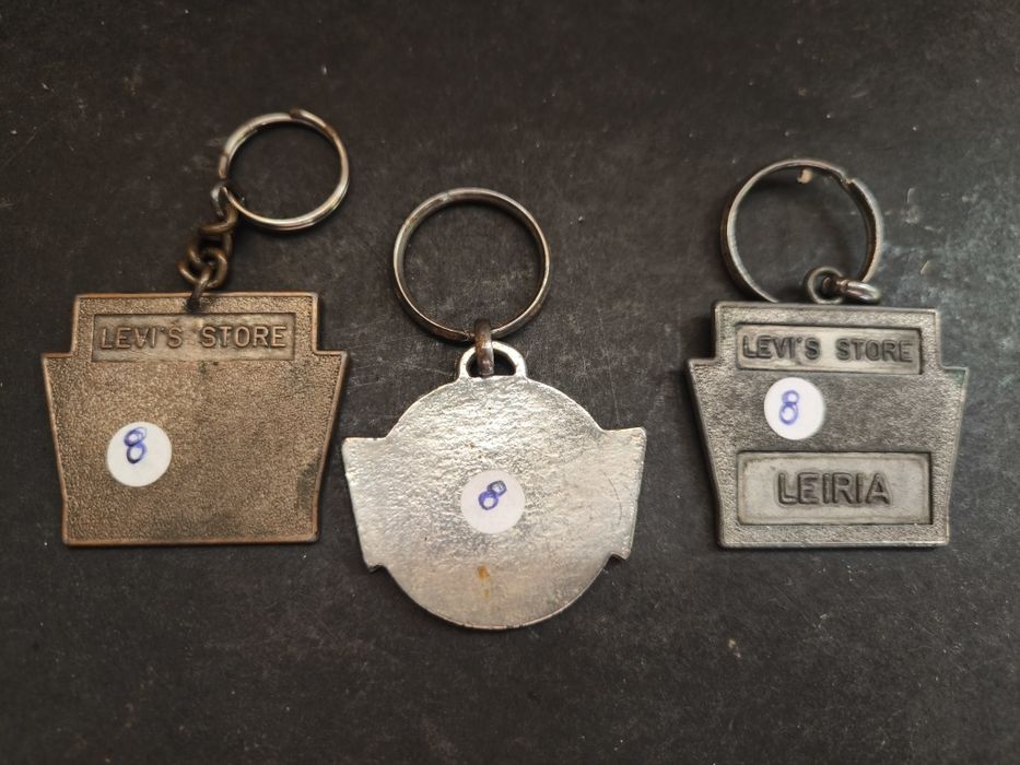 Porta-chaves Levi's Original Store.
Conjunto de três porta-chaves da L